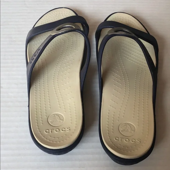 CROCS Sanrah Beveled Silver Circle Women’s Slide Strappy Sandals Size 9 - Picture 3 of 7